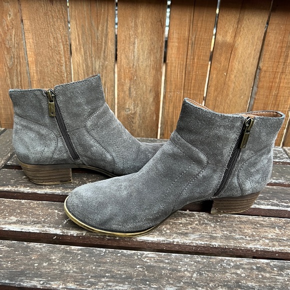 Lucky Brand Gray Suede Ankle Booties - Size 8/38 - Picture 6 of 7